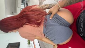 Vídeos da Thaissa Fit mostrando sua bunda grande esfregando na rola do namorado