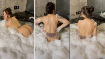 Alexia Loren decidiu dar uma 'colocada' nas suas redes sociais e postou um clique ousado na banheira, mostrando toda sua beleza e simpatia