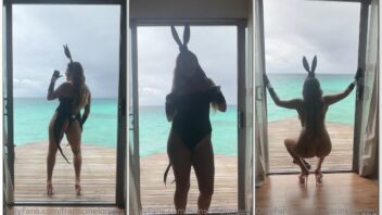 Franscine Lorraene fazendo um strip-tease em um hotel com vista para o mar