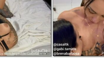 Gabi Tamiris, a loira sensual, se diverte com o cara na cama