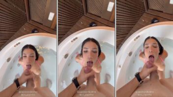Japa Nordestina se divertindo com banho de esperma na boca na banheira