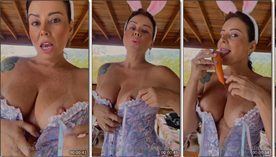 Vanessa Freitas, conhecida por seus conteúdos sensuais no OnlyFans, posando como coelhinha da Páscoa e exibindo as teta