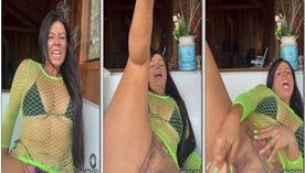 Vanessa Freitas, uma famosa do OnlyFans, se exibindo de forma sensual na varanda de sua casa