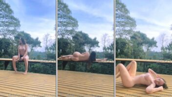 Babi Palomas está fazendo um ensaio sensual ao ar livre, exibindo suas curvas deslumbrantes para todos admirarem