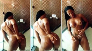 Vanessa Rodrigues, a musa, tomando aquele banho sensual mostrando suas curvas deslumbrantes