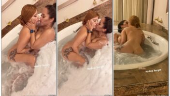 Nadine Borges no quarto do hotel fazendo um vídeo amador com uma ruiva gostosa na banheira