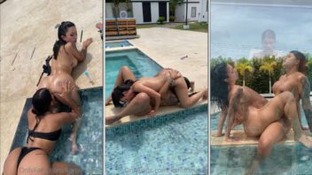 Karol Rosado e sua amiga fudendo gostoso excitante na piscina