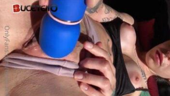 Conteúdos online da Thata Prada se divertindo com um brinquedo vibratório na bucetinha