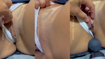 Aninha Maxii curtindo um vibrador em ação