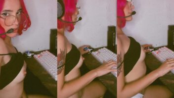 Lulu é a gamer mais famosa da internet fazendo lives com decotes ousados