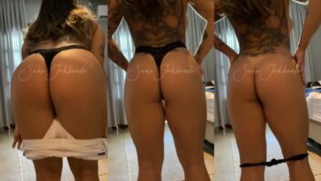 Sara Jokberde exibindo sua bunda avantajada e sua xoxota sem roupa