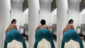 Cavala gostosa dançando de forma provocante com uma calça legging justinha