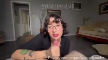 Martina Olvr masturbando o namorado em busca de esperma