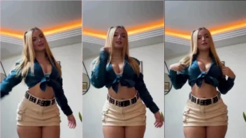 Sarah Estanislau, a tiktokera loira arrasando nos passinhos com um look mais curtinho