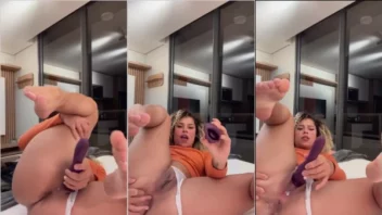 Kevelin Gomes desfruta seu Privacy em seu próprio espaço, aproveitando um momento íntimo com um vibrador