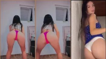 Yasmim Silva toda sensual se exibindo e se divertindo sozinha em um momento bem íntimo