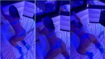 Belinha, a estrela do pornô caseiro, está implorando por ação enquanto fica de quatro super provocante