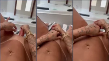 Gabriela Sousa fez sexo e usou um vibrador para se divertir