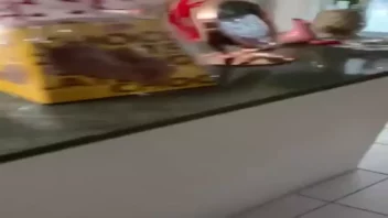 Rabuda Hellem fudendo gostoso sem proteção com um cara bem dotado