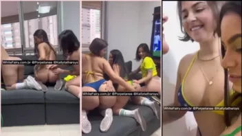 Kellyta Tharsys fudendo gostoso lésbico gratuito em cena erótica com White Fairy e Porpetanee