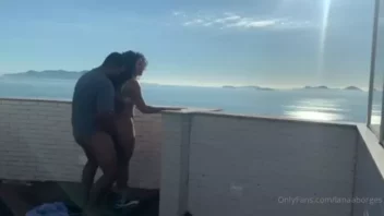 Lana Borges fudendo gostoso com caminhoneiro mais cheinho na rodovia