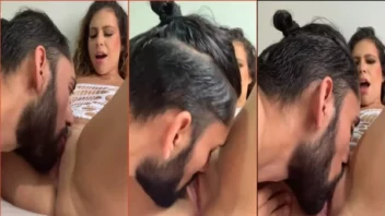 Chupando a bocetinha molhada da noiva gostosa