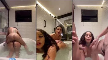 Vídeos picantes da Beatriz Emilly (@emytatuada) se divertindo com o namorado