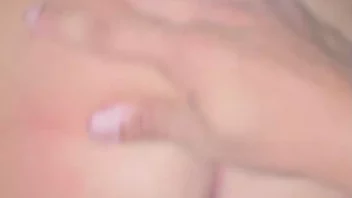 Evy Vieira se mostrando de quatro dentro do carro