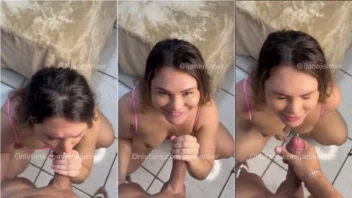 Jana Jenner dá uma chupada e acaba recebendo jatos bem na cara, com a boca bem aberta