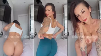 Karol Rosalin fazendo um vídeo caseiro, se divertindo com a xoxota depilada e molhadinha