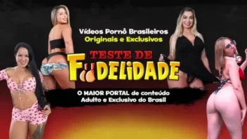 Mãe quente dando para o amigo do filho