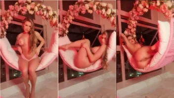 Tati Weg desfila seu bundão e a parte debaixo no Privacy, sem medo de ser feliz!