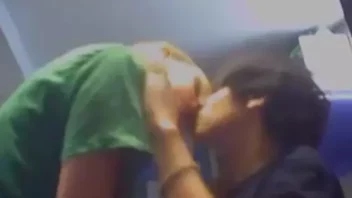 Casal novinho se amassando ao vivo na webcam