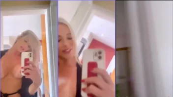 Louraça coroa fazendo vídeo da sua xoxota para o novo boy