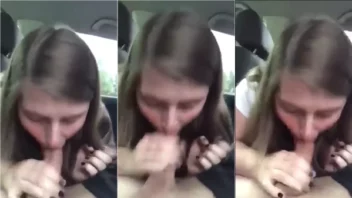 Flagra de loira casada dando umazinha a motorista de Uber dentro do carro