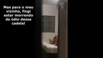 Flagras caseiros do marido flagrando a esposa com o vizinho