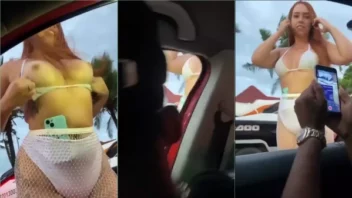 Brendita, toda ruiva, mostrando os peitões pros fãs do Privacy pornô na rua