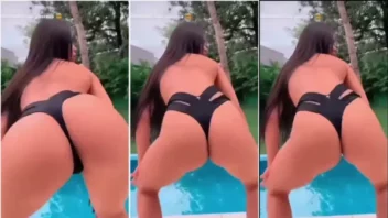 Mannu Castelly fazendo aquele rebolado de calcinha em vídeos pornôs