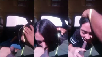 Flagra caseiro de uma ninfetinha aproveitando um momento quente dentro do carro com um cara
