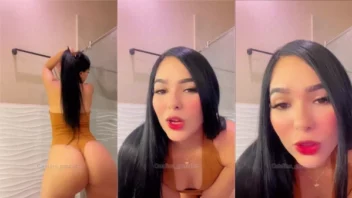 Vídeo picante de uma colombiana dançando com a bunda maravilhosa no banheiro viralizou na internet!