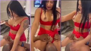 O Jefao deu uma de atrevido e pegou a buceta da Nat Becker Dj no meio da balada!