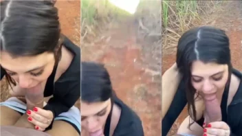 XXX apareceu na internet em um vídeo amador, onde a prima, bem cheinha, estava fazendo um boquete em público