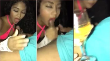 Vídeos caseiros de mulatinha se divertindo, bebendo e fazendo uns carinho na rola