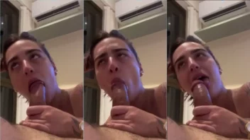 Desfrutando de um boquete gostoso, com uma novinha que sabe como fazer o homem ficar louco