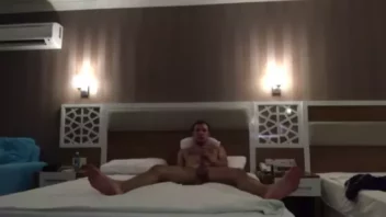 Desinibida, se jogando na conquista do padrasto na real do incesto