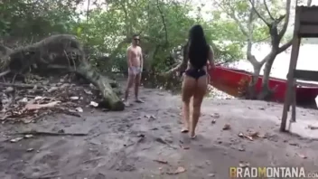 Filme pornô brasileiro com a maravilhosa Shayanne, se divertindo e aproveitando ao máximo, rolando até um sexo anal