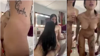 Meninas lésbicas novinhas se entregando em momentos quentes, se esfregando de forma deliciosa!