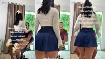Meninas negras pegando fogo, fazendo uma onda danada enquanto se mostram e se esfregam em um seguidor privilegiado