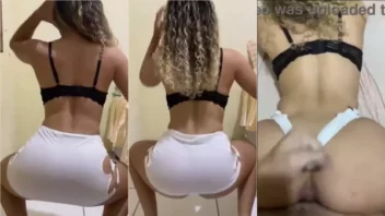 Pornô nacional caseiro, loira de cabelo cacheado, novinha dando uma rebolada na p**a