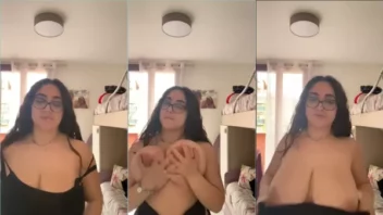 Sexo grátis caseiro com gordinha cheia de curvas se jogando na webcam e fazendo o maior sucesso na internet!